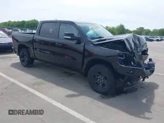 2019 Ram 1500 Big Horn z VIN 1C6RRFFG7KN702673, wystawiony jako IAAI lot #42300275 z przebiegiem 74 009 mil mil oraz . Historia ofert i sprzedaży dostępna na DreamBid. Obrazek 1.