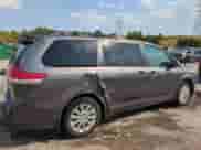 2012 Toyota Sienna XLE z VIN 5TDDK3DCXCS031999, wystawiony jako Copart lot #66875265 z przebiegiem 136 188 mil mil oraz Szkoda całkowita • Salvage title. Historia ofert i sprzedaży dostępna na DreamBid. Obrazek 3.