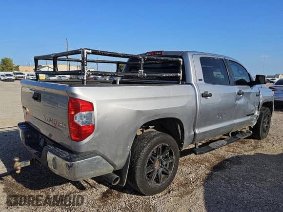 2019 Toyota Tundra SR5 z VIN 5TFDW5F1XKX856218, wystawiony jako Copart lot #86442695 z przebiegiem 65 348 mil mil oraz Czysty tytuł • Clean title. Historia ofert i sprzedaży dostępna na DreamBid. Obrazek 3.