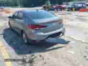 2019 Hyundai Elantra Value Edition z VIN 5NPD84LF3KH426062, wystawiony jako IAAI lot #42560415 z przebiegiem 121 028 mil mil oraz . Historia ofert i sprzedaży dostępna na DreamBid. Obrazek 3.