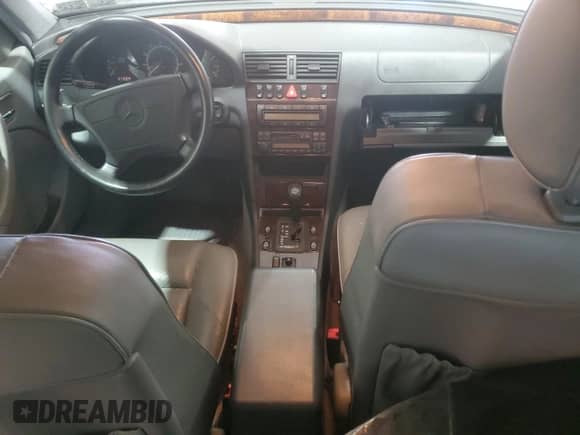 1998 Mercedes-Benz C 230/260/280/320 z VIN WDBHA29G9WA608757, wystawiony jako Copart lot #45293115 z przebiegiem 114 643 mil mil oraz Szkoda całkowita • Salvage title. Historia ofert i sprzedaży dostępna na DreamBid. Obrazek 8.