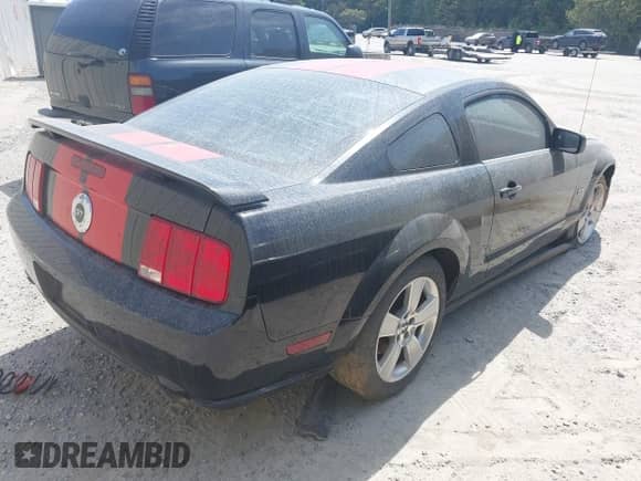 2007 Ford Mustang GT Deluxe с VIN 1ZVHT82H775304514, выставлен на аукционе IAAI как лот 43080644 с пробегом 221 004 миль миль и . История ставок и продаж доступна на DreamBid. Изображение 4.