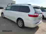 2017 Toyota Sienna XLE Auto Access Seat z VIN 5TDYZ3DC9HS864617, wystawiony jako IAAI lot #42833882 z przebiegiem 61 329 mil mil oraz . Historia ofert i sprzedaży dostępna na DreamBid. Obrazek 3.