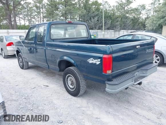 1994 Ford F-150 z VIN 1FTEX14N9RKB85048, wystawiony jako IAAI lot #42137897 z przebiegiem 140 766 mil mil oraz . Historia ofert i sprzedaży dostępna na DreamBid. Obrazek 3.
