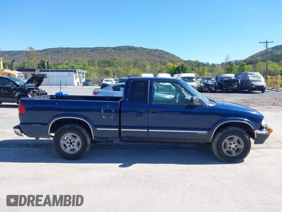 2002 Chevrolet S-10 LS с VIN 1GCDT19W928180069, выставлен на аукционе IAAI как лот 43410867 с пробегом 199 324 миль миль и . История ставок и продаж доступна на DreamBid. Изображение 13.