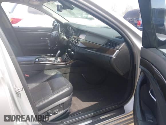 2011 BMW 5 Series 528i с VIN WBAFR1C56BC738512, выставлен на аукционе IAAI как лот 42298166 с пробегом 97 768 миль миль и . История ставок и продаж доступна на DreamBid. Изображение 5.