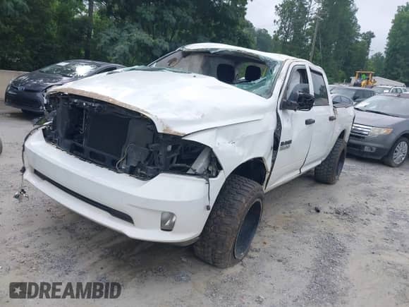 2015 Ram 1500 Express z VIN 1C6RR7KT7FS690136, wystawiony jako IAAI lot #42618497 z przebiegiem 194 347 mil mil oraz . Historia ofert i sprzedaży dostępna na DreamBid. Obrazek 2.