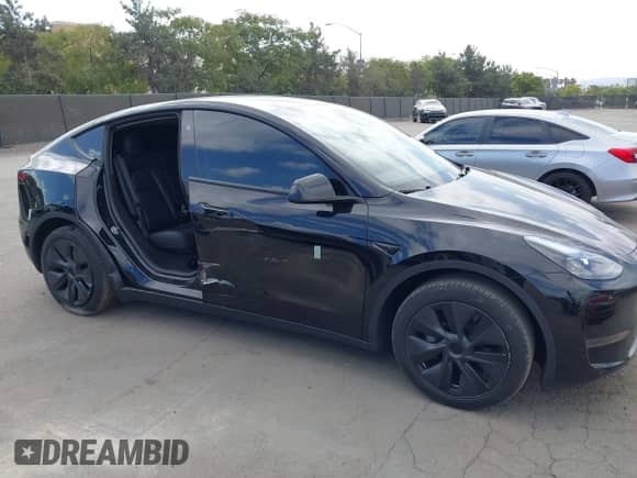 2024 Tesla Model Y with VIN 7SAYGDED8RF156984, listed as a IAAI auction lot 43324819 with 26,941 mi miles and . Bid and sale history available at DreamBid. Image 19.
