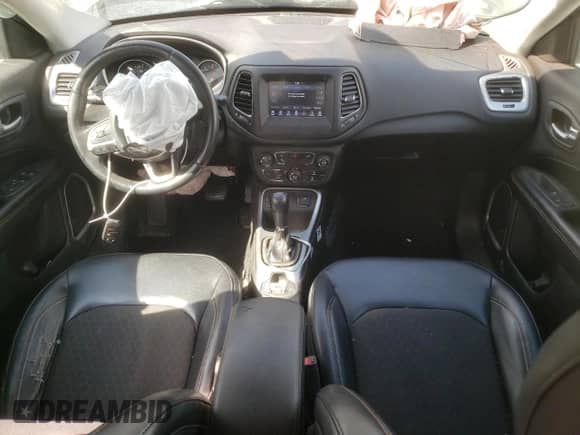 2017 Jeep Compass Latitude z VIN 3C4NJCBB4HT643016, wystawiony jako Copart lot #64889915 z przebiegiem 134 709 mil mil oraz Szkoda całkowita • Salvage title. Historia ofert i sprzedaży dostępna na DreamBid. Obrazek 8.