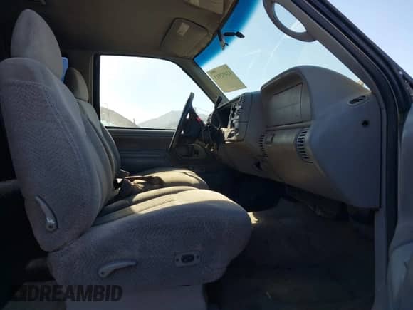 1998 GMC Sierra 1500 с VIN 2GTEC19M0W1533102, выставлен на аукционе IAAI как лот 42492913 с пробегом 300 337 миль миль и . История ставок и продаж доступна на DreamBid. Изображение 5.