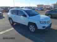 2014 Jeep Compass Sport z VIN 1C4NJCBA4ED881778, wystawiony jako IAAI lot #43359604 z przebiegiem 92 729 mil mil oraz . Historia ofert i sprzedaży dostępna na DreamBid. Obrazek 1.
