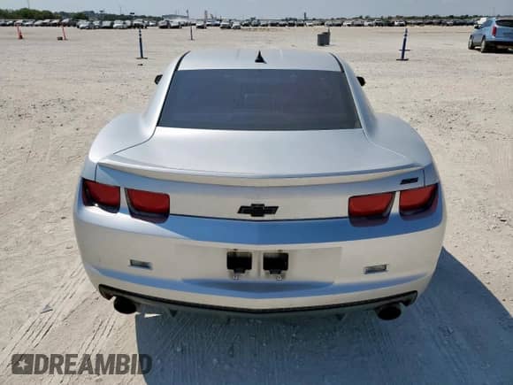 2011 Chevrolet Camaro 1SS z VIN 2G1FS1EW6B9142801, wystawiony jako Copart lot #81938125 z przebiegiem 212 022 mil mil oraz Czysty tytuł • Clean title. Historia ofert i sprzedaży dostępna na DreamBid. Obrazek 6.