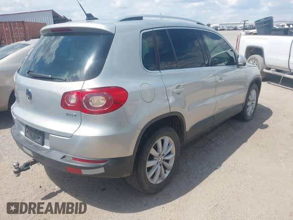 2011 Volkswagen Tiguan S with VIN WVGAV7AX1BW555710, listed as a IAAI auction lot 43025250 with 174,370 mi miles and . Bid and sale history available at DreamBid. Image 4.