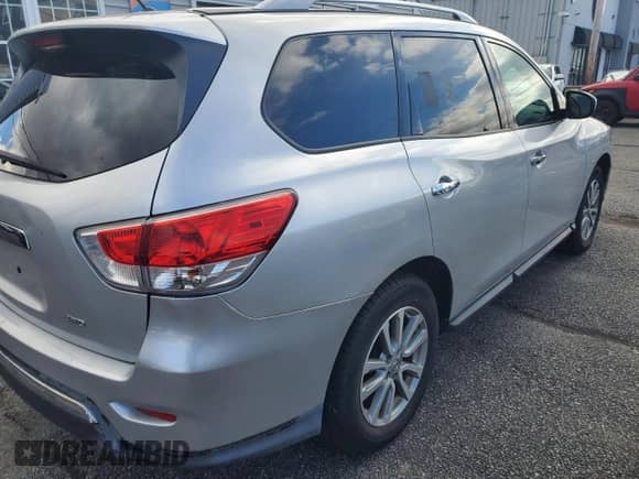 2016 Nissan Pathfinder SV z VIN 5N1AR2MM4GC648691, wystawiony jako Copart lot #87178515 z przebiegiem 91 118 mil mil oraz Czysty tytuł • Clean title. Historia ofert i sprzedaży dostępna na DreamBid. Obrazek 3.