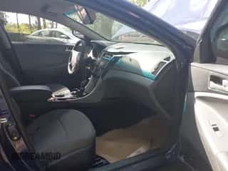 2011 Hyundai Sonata GLS z VIN 5NPEB4ACXBH293881, wystawiony jako IAAI lot #43389977 z przebiegiem 126 334 mil mil oraz . Historia ofert i sprzedaży dostępna na DreamBid. Obrazek 5.