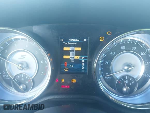 2014 Chrysler 300 S с VIN 2C3CCABG4EH361274, выставлен на аукционе IAAI как лот 43294665 с пробегом 137 268 миль миль и . История ставок и продаж доступна на DreamBid. Изображение 15.
