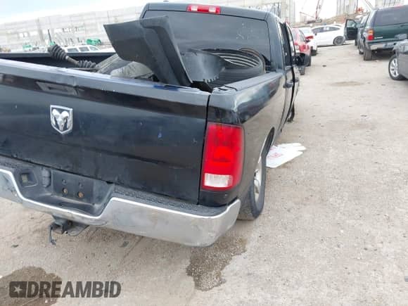 2014 Ram 1500 Tradesman z VIN 1C6RR6FT4ES312584, wystawiony jako IAAI lot #42475191 z przebiegiem 199 258 mil mil oraz . Historia ofert i sprzedaży dostępna na DreamBid. Obrazek 4.