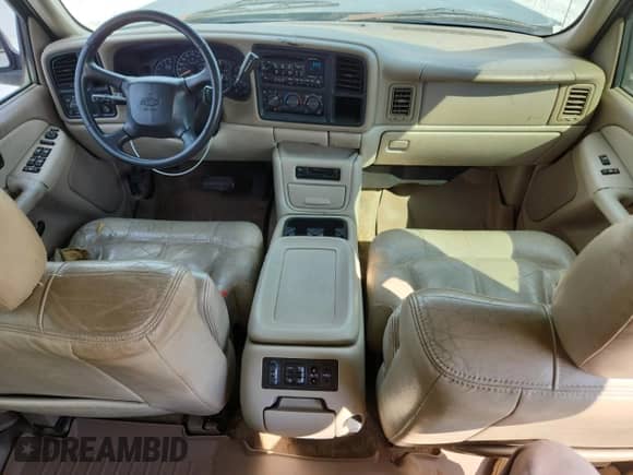 2002 Chevrolet Suburban LT с VIN 1GNEC16Z92J247398, выставлен на аукционе Copart как лот 83819575 с пробегом 341 289 миль миль и Списание • Salvage title. История ставок и продаж доступна на DreamBid. Изображение 8.
