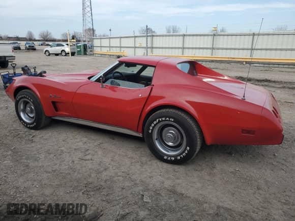 1976 Chevrolet Corvette z VIN 1737L6S401837, wystawiony jako Copart lot #49308425 z przebiegiem 93 858 mil mil oraz Czysty tytuł • Clean title. Historia ofert i sprzedaży dostępna na DreamBid. Obrazek 2.
