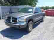 2005 Dodge Dakota SLT with VIN 1D7HE48N65S365506, listed as a IAAI auction lot 42588692 with 156,199 mi miles and . Bid and sale history available at DreamBid. Image 2.