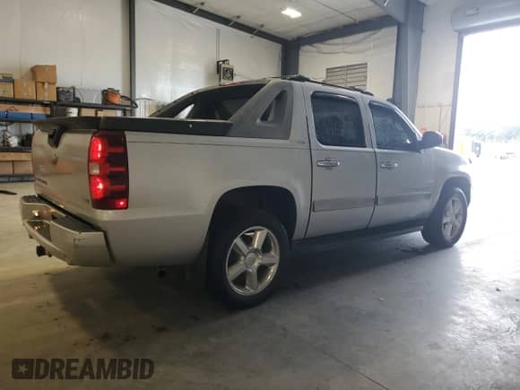 2011 Chevrolet Avalanche LS с VIN 3GNMCEE03BG111100, выставлен на аукционе Copart как лот 80167675 с пробегом 198 235 миль миль и Чистый • Clean title. История ставок и продаж доступна на DreamBid. Изображение 3.