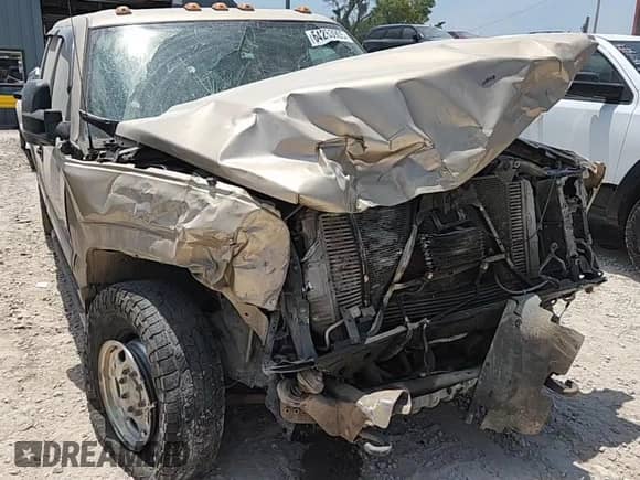 2005 Chevrolet Silverado 2500HD LS with VIN 1GCHK23205F886248, listed as a Copart auction lot 64263905 with Not provided miles and Salvage title. Bid and sale history available at DreamBid. Image 13.