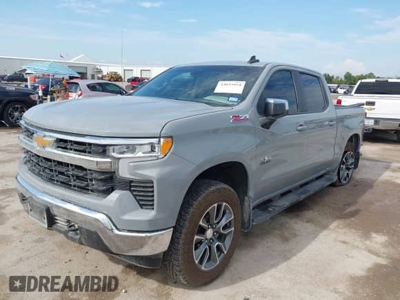 2024 Chevrolet Silverado 1500 LT z VIN 2GCUDDED0R1157361, wystawiony jako IAAI lot #43033954 z przebiegiem 54 137 mil mil oraz . Historia ofert i sprzedaży dostępna na DreamBid. Obrazek 2.