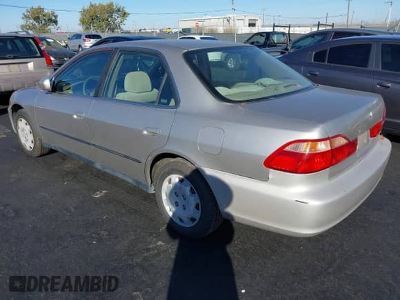 1999 Honda Accord LX with VIN JHMCG6658XC020552, listed as a IAAI auction lot 43553076 with 76,289 mi miles and . Bid and sale history available at DreamBid. Image 3.