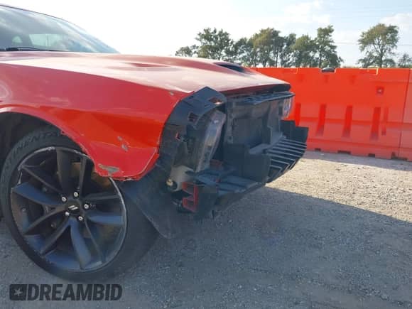 2019 Dodge Challenger R/T Scat Pack with VIN 2C3CDZFJ2KH621166, listed as a IAAI auction lot 43088116 with 57,184 mi miles and . Bid and sale history available at DreamBid. Image 18.