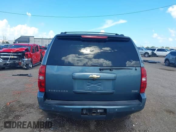 2010 Chevrolet Suburban LT z VIN 1GNUCJE01AR142336, wystawiony jako IAAI lot #42569262 z przebiegiem 298 479 mil mil oraz . Historia ofert i sprzedaży dostępna na DreamBid. Obrazek 16.