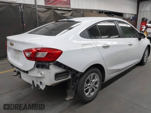 2019 Chevrolet Cruze z VIN 1G1BJ5SM9K7102807, wystawiony jako IAAI lot #42381879 z przebiegiem 124 787 mil mil oraz . Historia ofert i sprzedaży dostępna na DreamBid. Obrazek 4.