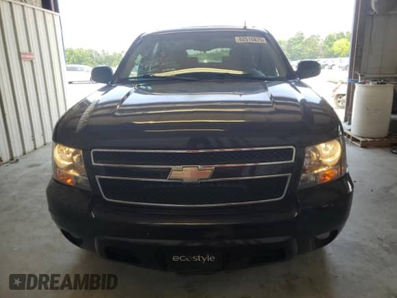 2011 Chevrolet Suburban LT with VIN 1GNSCJE05BR387102, listed as a Copart auction lot 62515875 with 293,598 mi miles and Salvage title. Bid and sale history available at DreamBid. Image 5.
