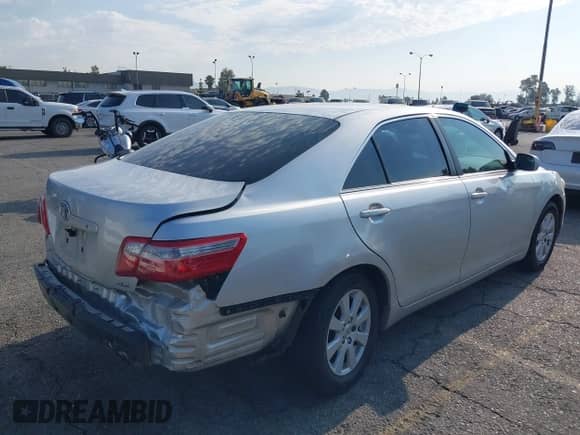 2008 Toyota Camry LE z VIN 4T1BE46K48U770860, wystawiony jako IAAI lot #42755307 z przebiegiem 113 358 mil mil oraz . Historia ofert i sprzedaży dostępna na DreamBid. Obrazek 4.