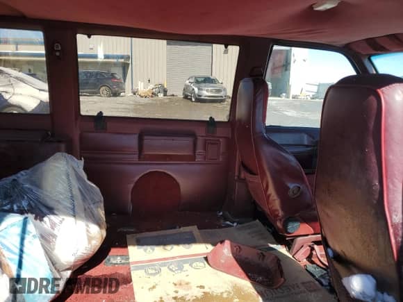 1991 Chevrolet Astro z VIN 1GNDM15Z7MB200636, wystawiony jako Copart lot #44041685 z przebiegiem 113 689 mil mil oraz Szkoda całkowita • Salvage title. Historia ofert i sprzedaży dostępna na DreamBid. Obrazek 11.