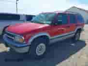 1996 Chevrolet Blazer z VIN 1GNDT13W9T2182490, wystawiony jako IAAI lot #41870679 z przebiegiem 194 370 mil mil oraz . Historia ofert i sprzedaży dostępna na DreamBid. Obrazek 2.