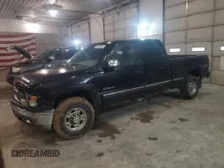 2002 Chevrolet Silverado 1500HD LT с VIN 1GCGK13U52F228296, выставлен на аукционе Copart как лот 84144964 с пробегом 136 379 миль миль и Списание • Salvage title. История ставок и продаж доступна на DreamBid. Изображение 1.
