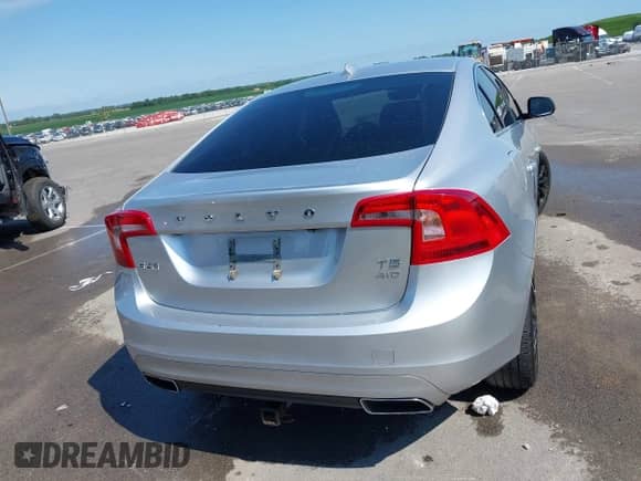 2016 Volvo S60 T5 Premier с VIN YV1612TKXG2401242, выставлен на аукционе IAAI как лот 42759766 с пробегом 98 822 миль миль и . История ставок и продаж доступна на DreamBid. Изображение 17.
