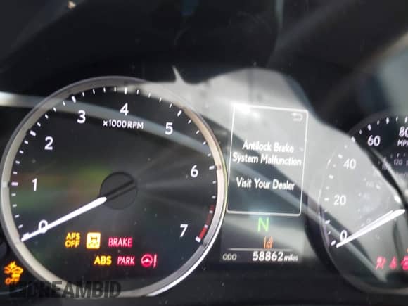 2018 Lexus IS 300 z VIN JTHC81D22J5032765, wystawiony jako IAAI lot #42584241 z przebiegiem 58 862 mil mil oraz . Historia ofert i sprzedaży dostępna na DreamBid. Obrazek 7.