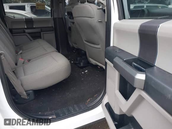 2018 Ford F-150 XL z VIN 1FTEW1EB1JKE15855, wystawiony jako IAAI lot #41496390 z przebiegiem 83 213 mil mil oraz . Historia ofert i sprzedaży dostępna na DreamBid. Obrazek 8.