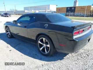 2014 Dodge Challenger R/T z VIN 2C3CDYBT8EH306376, wystawiony jako IAAI lot #43404926 z przebiegiem 197 718 mil mil oraz . Historia ofert i sprzedaży dostępna na DreamBid. Obrazek 3.