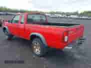 1998 Nissan Frontier XE z VIN 1N6DD26Y9WC363707, wystawiony jako IAAI lot #42194669 z przebiegiem 71 001 mil mil oraz . Historia ofert i sprzedaży dostępna na DreamBid. Obrazek 3.