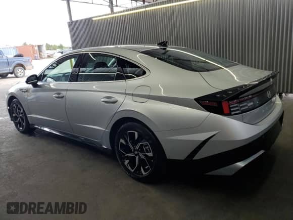 2025 Hyundai Sonata SEL с VIN KMHL64JA4SA447448, выставлен на аукционе Copart как лот 87034005 с пробегом 24 966 миль миль и На запчасти • Non repairable. История ставок и продаж доступна на DreamBid. Изображение 2.