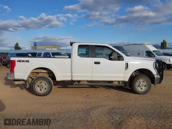 2019 Ford F-250 XL z VIN 1FT7X2B62KEF31410, wystawiony jako IAAI lot #43374683 z przebiegiem 107 517 mil mil oraz . Historia ofert i sprzedaży dostępna na DreamBid. Obrazek 13.