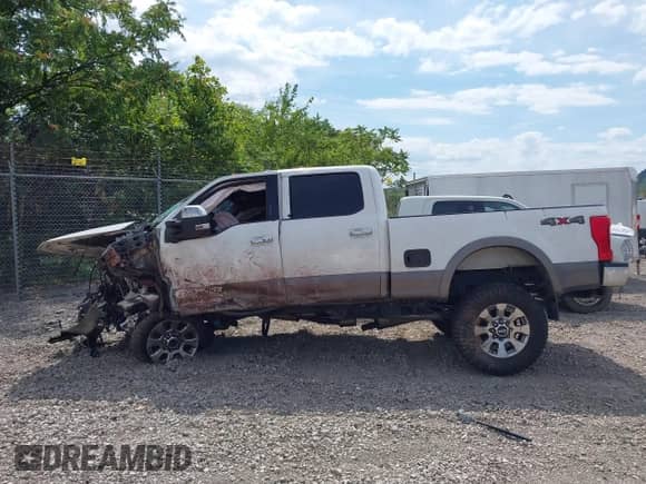 2019 Ford F-250 XL z VIN 1FT7W2B66KED62074, wystawiony jako IAAI lot #43092018 z przebiegiem 103 280 mil mil oraz . Historia ofert i sprzedaży dostępna na DreamBid. Obrazek 13.