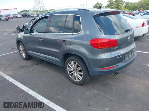 2012 Volkswagen Tiguan S с VIN WVGAV7AX9CW082172, выставлен на аукционе IAAI как лот 42919384 с пробегом 147 072 миль миль и . История ставок и продаж доступна на DreamBid. Изображение 3.