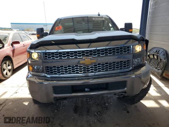 2019 Chevrolet Silverado 2500HD Work Truck z VIN 1GC1KREG6KF172638, wystawiony jako Copart lot #46732125 z przebiegiem 125 076 mil mil oraz Szkoda całkowita • Salvage title. Historia ofert i sprzedaży dostępna na DreamBid. Obrazek 5.