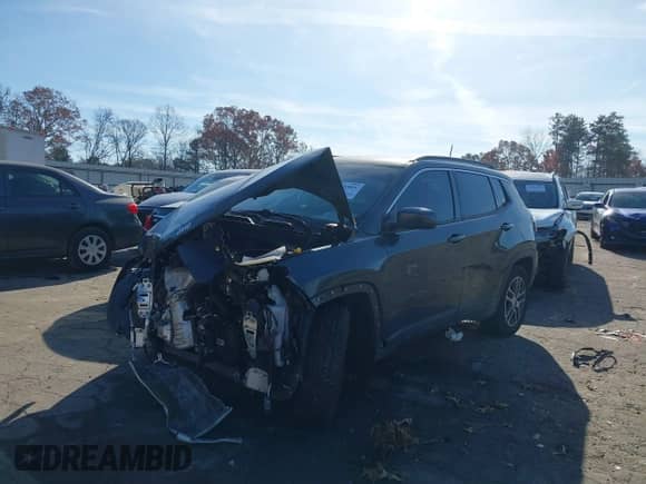 2020 Jeep Compass Latitude z VIN 3C4NJCBB2LT241780, wystawiony jako IAAI lot #41118805 z przebiegiem 74 891 mil mil oraz . Historia ofert i sprzedaży dostępna na DreamBid. Obrazek 2.