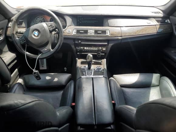 2012 BMW 7 Series 750i z VIN WBAKA8C52CDS99920, wystawiony jako Copart lot #63025385 z przebiegiem 134 050 mil mil oraz Szkoda całkowita • Salvage title. Historia ofert i sprzedaży dostępna na DreamBid. Obrazek 8.