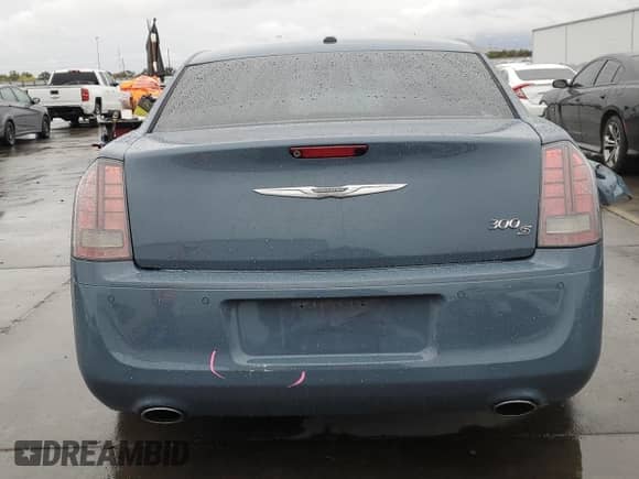 2014 Chrysler 300 S with VIN 2C3CCABG1EH380123, listed as a Copart auction lot 86172615 with 132,104 mi miles and Salvage title. Bid and sale history available at DreamBid. Image 6.