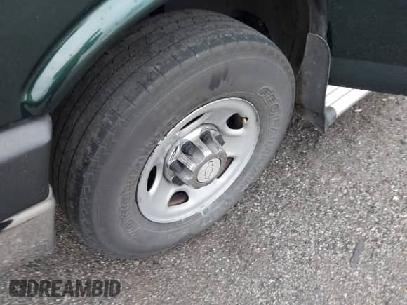 2008 Chevrolet Express Passenger с VIN 1GAHG39K881204709, выставлен на аукционе IAAI как лот 43477649 с пробегом 358 638 миль миль и . История ставок и продаж доступна на DreamBid. Изображение 12.